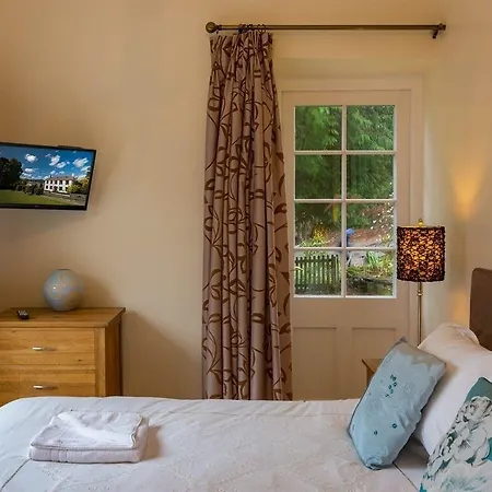 Powe House Bed & Breakfast 4*