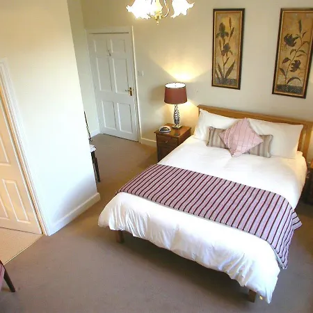 Powe House 4*